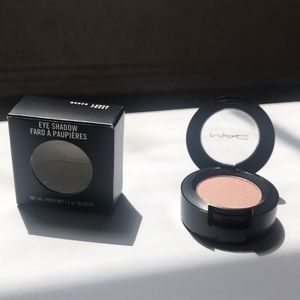 MAC Eyeshadow - Naked Lunch Frost
